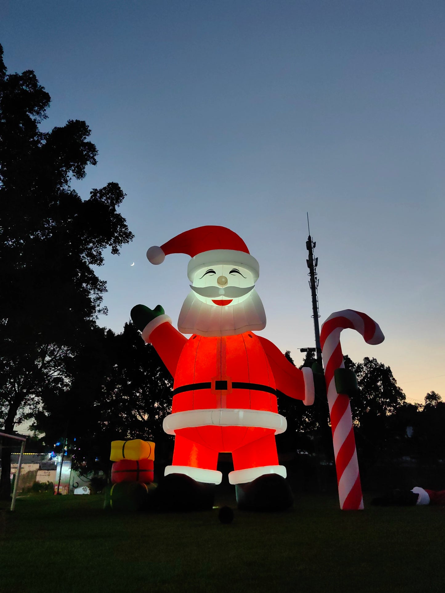 10m LED Christmas Inflatable Santa Claus With Cindy Cane Gift Boxes, Outdoor Blow Up Christmas Decoration Giant Inflatable